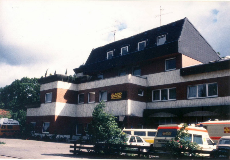Außenansicht der neuen Geschäftsstelle des Kreisverbandes Hannover-Land in Barsinghausen um 1979.