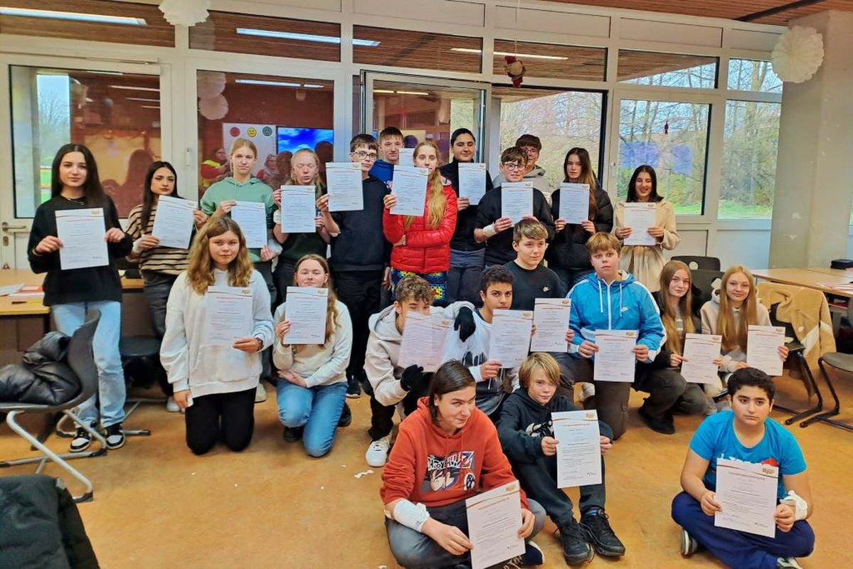 Erste Hilfe mit Selbstschutzinhalten an zwei Schulen in Schaumburg vermittelt