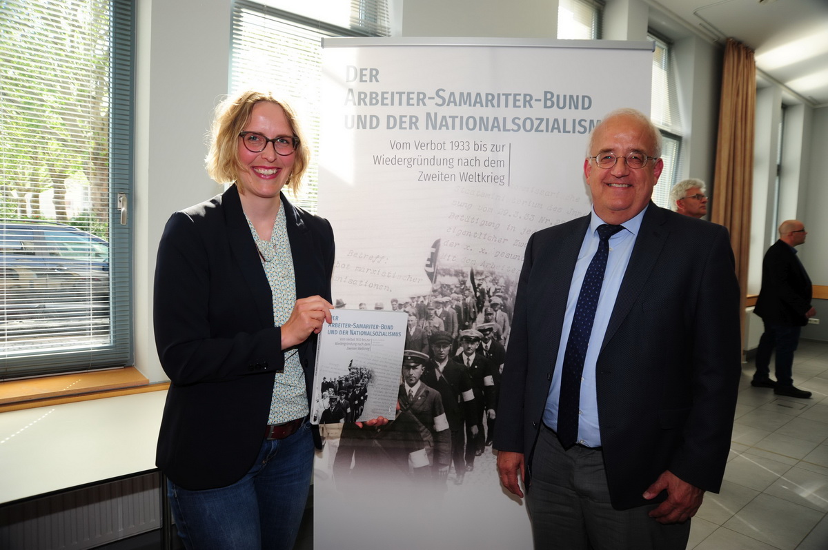 Ausstellung „Der Arbeiter-Samariter-Bund und der Nationalsozialismus“ von Buchautorin Marthe Burfeind eröffnet